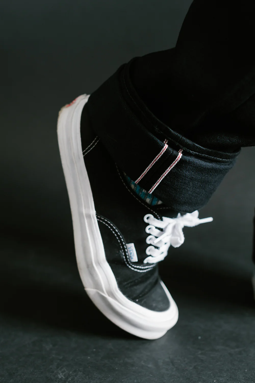 IH-888S-142bb - 14oz Selvedge Denim Medium/High Rise Tapered Jeans - Black/Black - Image 18