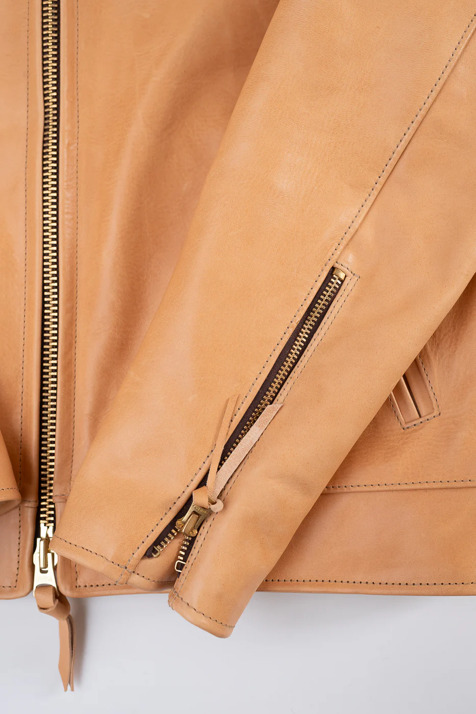 IHSB-TGN-NAT - Iron Heart x Simmons Bilt Mustang Horsehide Tailgunner - Natural - Image 4