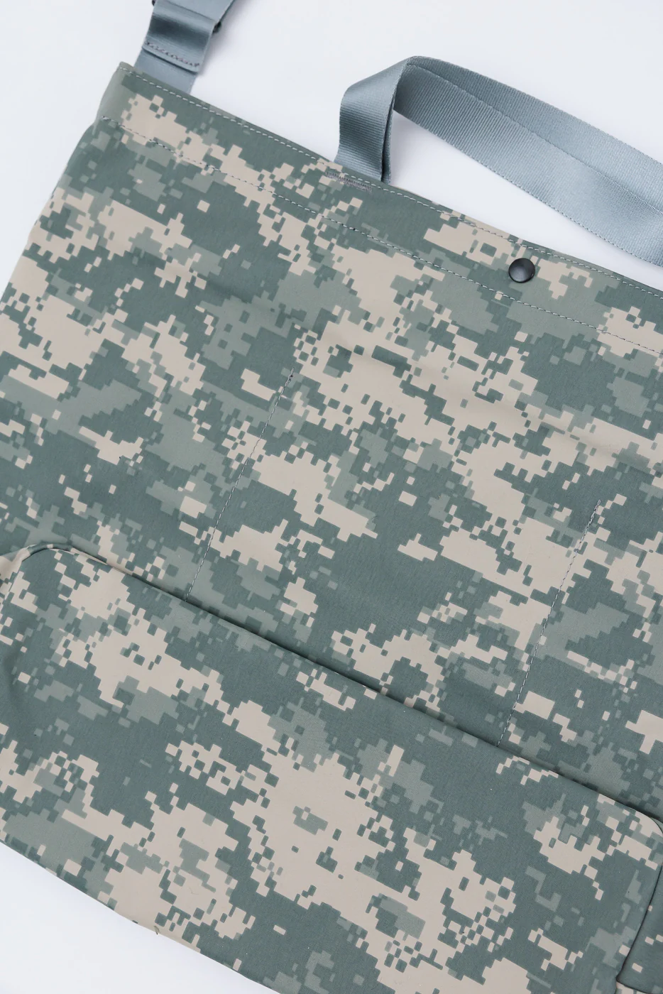 JP540-DS - BAGSINOROGRESS x Post O'alls New York Tote Goretex Digital Camo - Desert - Image 4